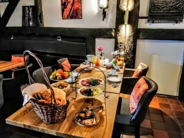Burg Wassenberg Otel Dış mekan fotoğraf